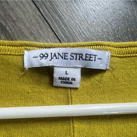 99 Jane Street knit v-neck sweater top with button detail in yellow. Size L - Picture 3 of 6